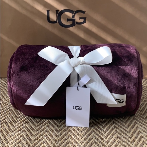 UGG Other - NWT UGG ❤️last one❤️Throw Blanket